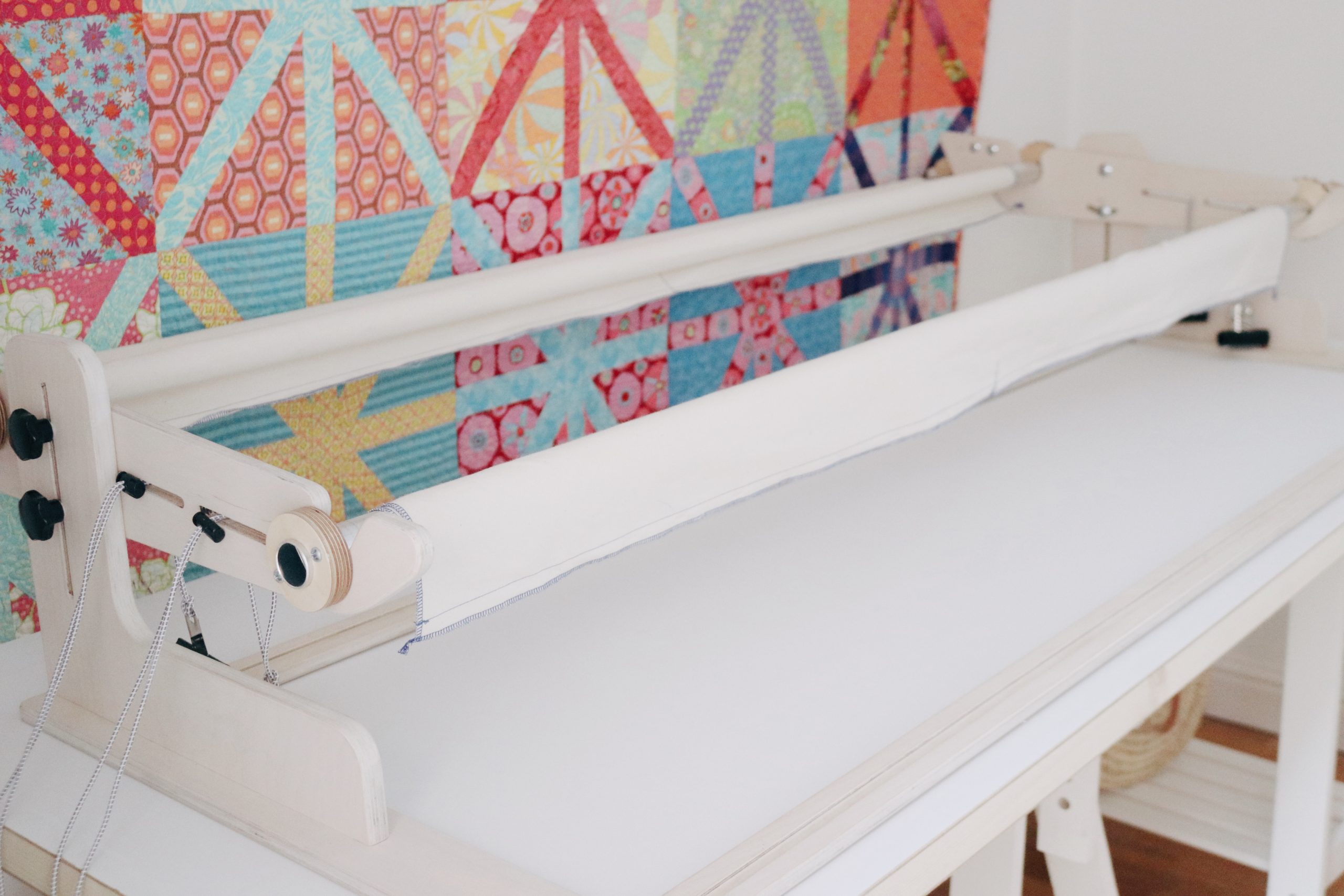 Poles all have same thickness, regardless of quilting frame length. 